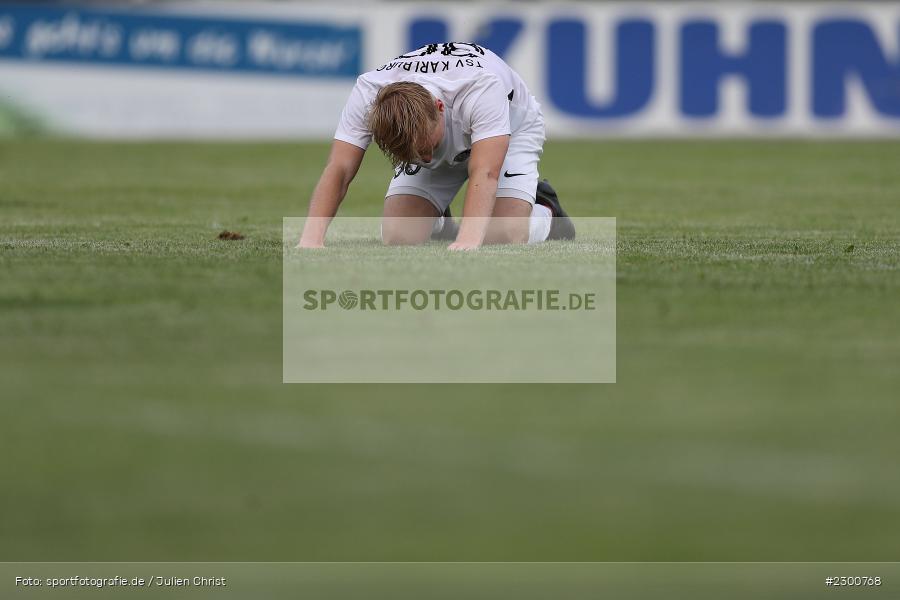 Hadern, Emotionen, Frust, Marco Kunzmann, Sportgelände, Karlburg, 27.07.2021, BFV, sport, action, Fussball, Deutschland, Juli 2021, Saison 2021/2022, Grabfeldgallier, TSV, Bayernliga Nord, TSV Großbardorf, TSV Karlburg - Bild-ID: 2300768
