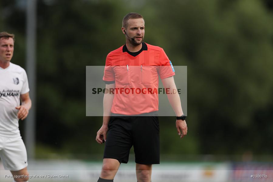 Schiedsrichter, Johannes Hamper, Sportgelände, Karlburg, 27.07.2021, BFV, sport, action, Fussball, Deutschland, Juli 2021, Saison 2021/2022, Grabfeldgallier, TSV, Bayernliga Nord, TSV Großbardorf, TSV Karlburg - Bild-ID: 2300776 Schiedsrichter, Johannes Hamper, Sportgelände, Karlburg, 27.07.2021, BFV, sport, action, Fussball, Deutschland, Juli 2021, Saison 2021/2022, Grabfeldgallier, TSV, Bayernliga Nord, TSV Großbardorf, TSV Karlburg - Bild-ID: 2300776