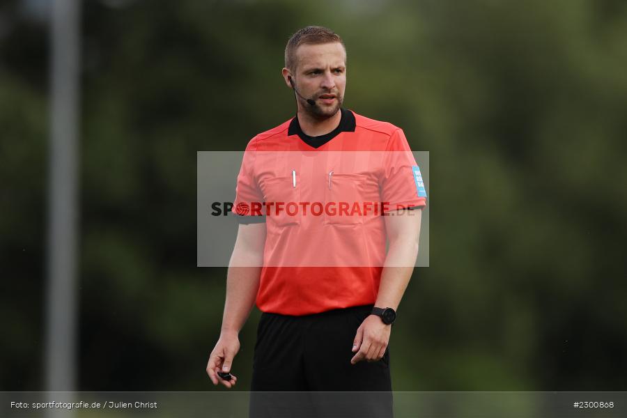 Schiedsrichter, Johannes Hamper, Sportgelände, Karlburg, 27.07.2021, BFV, sport, action, Fussball, Deutschland, Juli 2021, Saison 2021/2022, Grabfeldgallier, TSV, Bayernliga Nord, TSV Großbardorf, TSV Karlburg - Bild-ID: 2300868