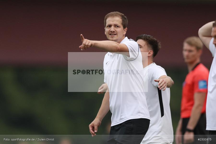 Hände, Arme, gestikuliert, Markus Köhler, Sportgelände, Karlburg, 27.07.2021, BFV, sport, action, Fussball, Deutschland, Juli 2021, Saison 2021/2022, Grabfeldgallier, TSV, Bayernliga Nord, TSV Großbardorf, TSV Karlburg - Bild-ID: 2300875