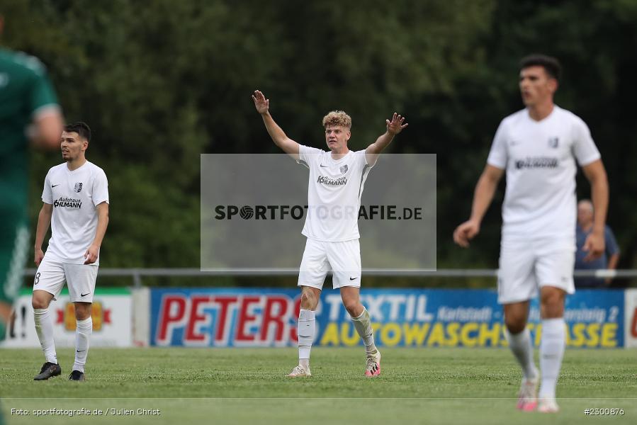 Hände, Arme, gestikuliert, Adrian Winter, Sportgelände, Karlburg, 27.07.2021, BFV, sport, action, Fussball, Deutschland, Juli 2021, Saison 2021/2022, Grabfeldgallier, TSV, Bayernliga Nord, TSV Großbardorf, TSV Karlburg - Bild-ID: 2300876
