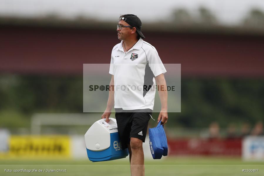 Physiotherapeut, Thomas Wolf, Sportgelände, Karlburg, 27.07.2021, BFV, sport, action, Fussball, Deutschland, Juli 2021, Saison 2021/2022, Grabfeldgallier, TSV, Bayernliga Nord, TSV Großbardorf, TSV Karlburg - Bild-ID: 2300877