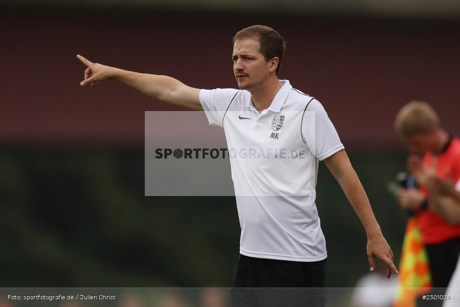 Hände, Arme, gestikuliert, Markus Köhler, Sportgelände, Karlburg, 27.07.2021, BFV, sport, action, Fussball, Deutschland, Juli 2021, Saison 2021/2022, Grabfeldgallier, TSV, Bayernliga Nord, TSV Großbardorf, TSV Karlburg - Bild-ID: 2301024