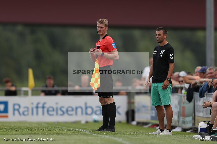 Oliver Barnert, Trainer, Andreas Brendler, Sportgelände, Karlburg, 27.07.2021, BFV, sport, action, Fussball, Deutschland, Juli 2021, Saison 2021/2022, Grabfeldgallier, TSV, Bayernliga Nord, TSV Großbardorf, TSV Karlburg - Bild-ID: 2301040