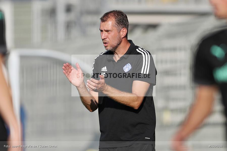 Hände, Arme, gestikuliert, Jochen Seitz, Stadion am Schönbusch, Aschaffenburg, 30.07.2021, BFV, sport, action, Fussball, Deutschland, Juli 2021, Regionalliga Bayern, Saison 2021/2022, SGF, SVA01, SpVgg Greuther Fürth II, SV Viktoria Aschaffenburg - Bild-ID: 2301202