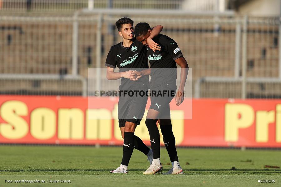 Freude, Torjubel, Rodney Elongo-Yombo, Stadion am Schönbusch, Aschaffenburg, 30.07.2021, BFV, sport, action, Fussball, Deutschland, Juli 2021, Regionalliga Bayern, Saison 2021/2022, SGF, SVA01, SpVgg Greuther Fürth II, SV Viktoria Aschaffenburg - Bild-ID: 2301205