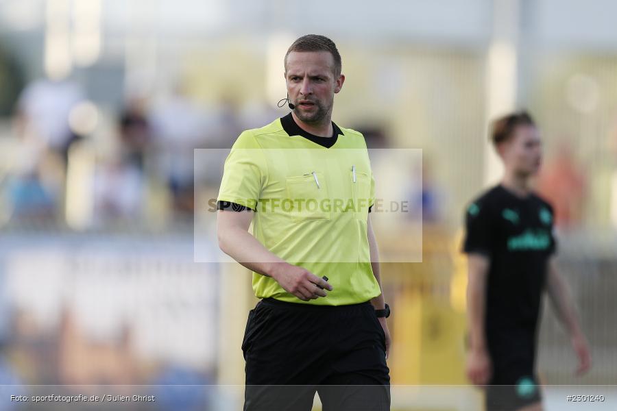 Kulmbach, Schiedsrichter, Johannes Hamper, Stadion am Schönbusch, Aschaffenburg, 30.07.2021, BFV, sport, action, Fussball, Deutschland, Juli 2021, Regionalliga Bayern, Saison 2021/2022, SGF, SVA01, SpVgg Greuther Fürth II, SV Viktoria Aschaffenburg - Bild-ID: 2301240