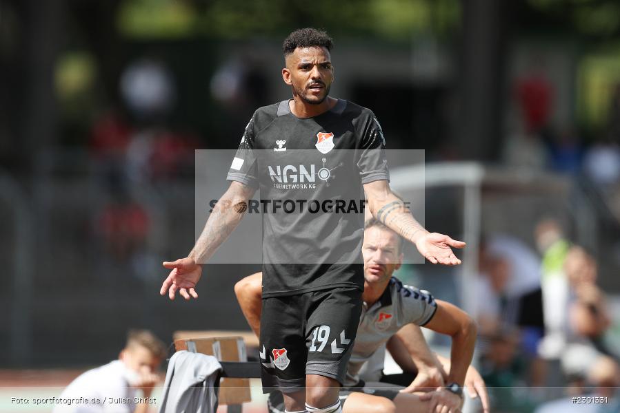 Hände, Arme, gestikuliert, Michael Dellinger, Willy-Sachs-Stadion, Schweinfurt, 31.07.2021, BFV, sport, action, Fussball, Deutschland, Juli 2021, Regionalliga Bayern, Saison 2021/2022, TSV, FC05, TSV Aubstadt, 1. FC Schweinfurt 05 - Bild-ID: 2301331