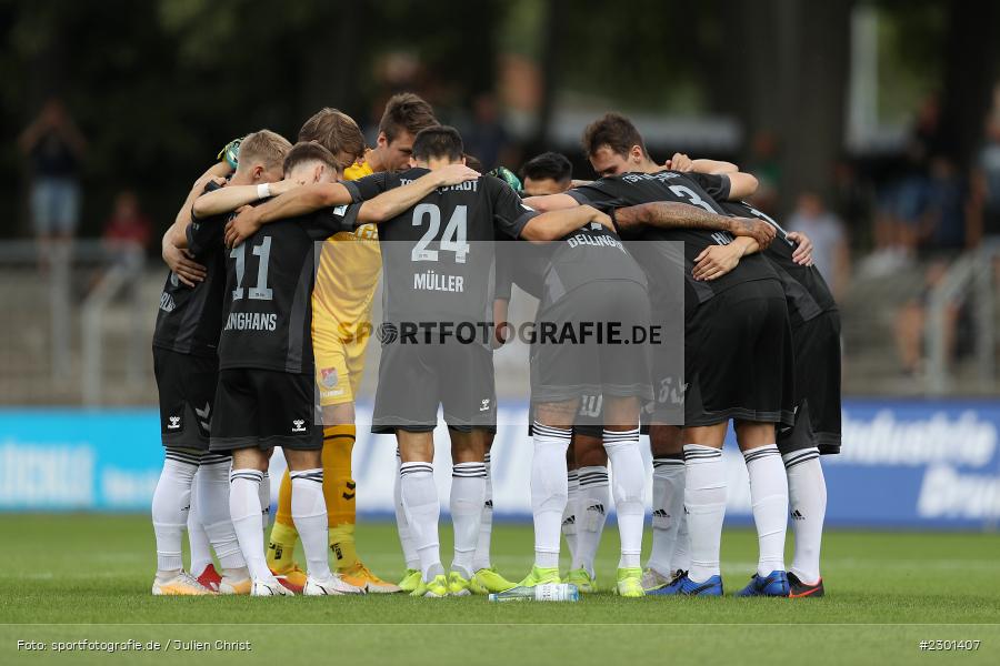 Mannschaftskreis, Willy-Sachs-Stadion, Schweinfurt, 31.07.2021, BFV, sport, action, Fussball, Deutschland, Juli 2021, Regionalliga Bayern, Saison 2021/2022, TSV, FC05, TSV Aubstadt, 1. FC Schweinfurt 05 - Bild-ID: 2301407