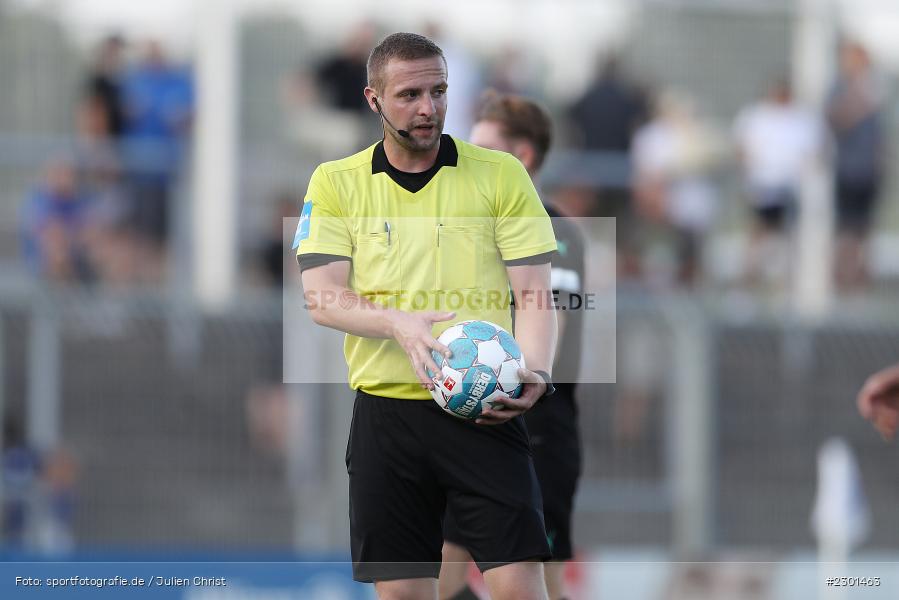 Schiedsrichter, Johannes Hamper, Stadion am Schönbusch, Aschaffenburg, 30.07.2021, BFV, sport, action, Fussball, Deutschland, Juli 2021, Regionalliga Bayern, Saison 2021/2022, SGF, SVA01, SpVgg Greuther Fürth II, SV Viktoria Aschaffenburg - Bild-ID: 2301463