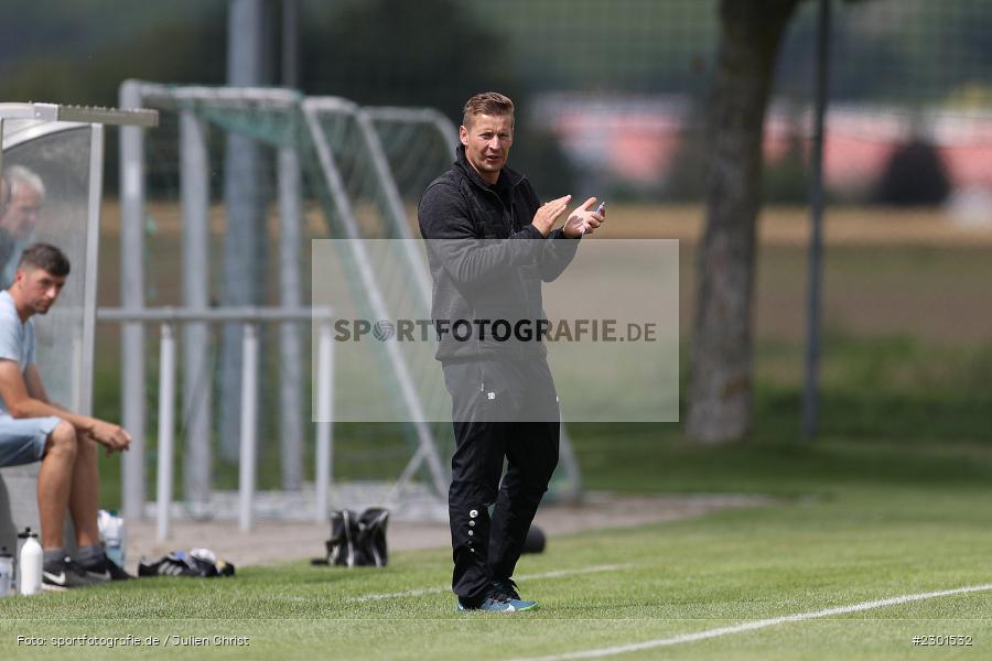 Gestik, Applaudiert, Szymon Dynia, Sportplatz, Retzbach, 01.08.2021, BFV, sport, action, Fussball, Deutschland, August 2021, Kreisliga Würzburg, Saison 2021/2022, FVS, TSV, FV Steinfeld/Hausen-Rohrbach, TSV Retzbach - Bild-ID: 2301532