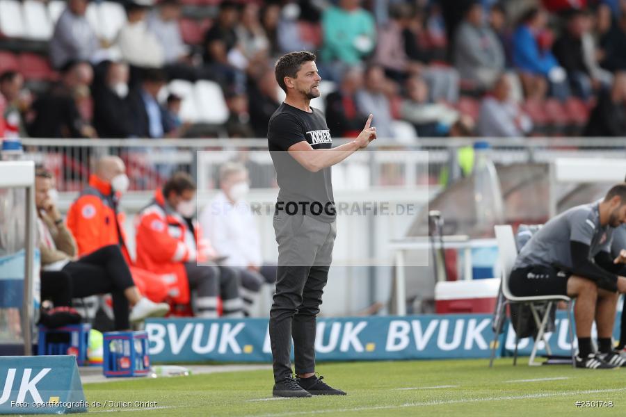 gibt Anweisungen, Torsten Ziegner, FLYERALARM Arena, Würzburg, 02.08.2021, DFB, sport, action, Fussball, Deutschland, August 2021, 3. Liga, Saison 2021/2022, SCV, FWK, SC Verl, FC Würzburger Kickers - Bild-ID: 2301768
