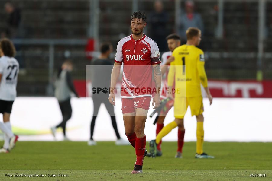 Enttäuscht, Christian Strohdiek, FLYERALARM Arena, Würzburg, 02.08.2021, DFB, sport, action, Fussball, Deutschland, August 2021, 3. Liga, Saison 2021/2022, SCV, FWK, SC Verl, FC Würzburger Kickers - Bild-ID: 2301838