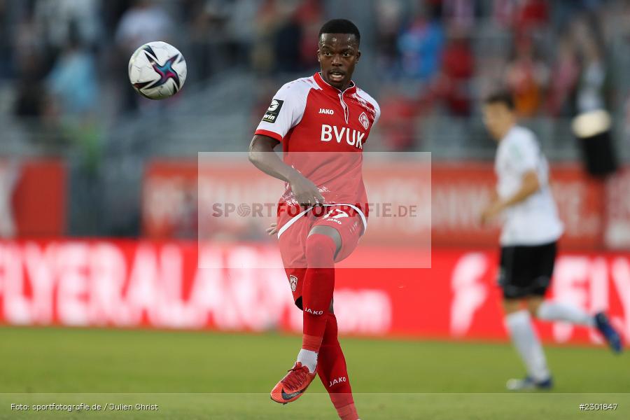 Ryan-Segon Adigo, FLYERALARM Arena, Würzburg, 02.08.2021, DFB, sport, action, Fussball, Deutschland, August 2021, 3. Liga, Saison 2021/2022, SCV, FWK, SC Verl, FC Würzburger Kickers - Bild-ID: 2301847
