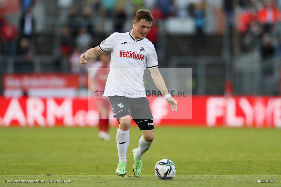 Julian Schwermann, FLYERALARM Arena, Würzburg, 02.08.2021, DFB, sport, action, Fussball, Deutschland, August 2021, 3. Liga, Saison 2021/2022, SCV, FWK, SC Verl, FC Würzburger Kickers - Bild-ID: 2301859