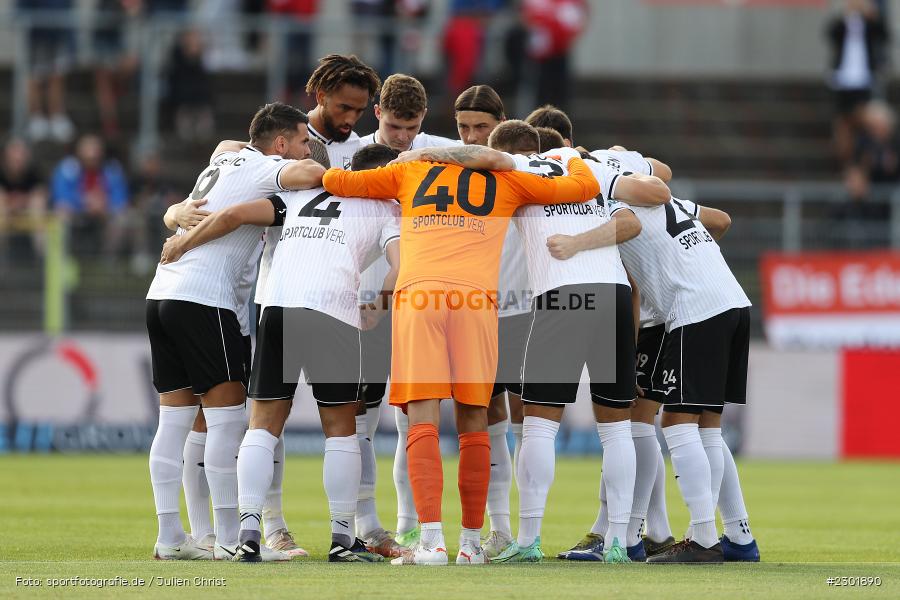 Mannschaftskreis, FLYERALARM Arena, Würzburg, 02.08.2021, DFB, sport, action, Fussball, Deutschland, August 2021, 3. Liga, Saison 2021/2022, SCV, FWK, SC Verl, FC Würzburger Kickers - Bild-ID: 2301890