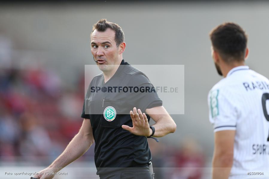 Hände, Arme, gestikuliert, Mitja Stegemann, FLYERALARM Arena, Würzburg, 02.08.2021, DFB, sport, action, Fussball, Deutschland, August 2021, 3. Liga, Saison 2021/2022, SCV, FWK, SC Verl, FC Würzburger Kickers - Bild-ID: 2301904 Hände, Arme, gestikuliert, Mitja Stegemann, FLYERALARM Arena, Würzburg, 02.08.2021, DFB, sport, action, Fussball, Deutschland, August 2021, 3. Liga, Saison 2021/2022, SCV, FWK, SC Verl, FC Würzburger Kickers - Bild-ID: 2301904
