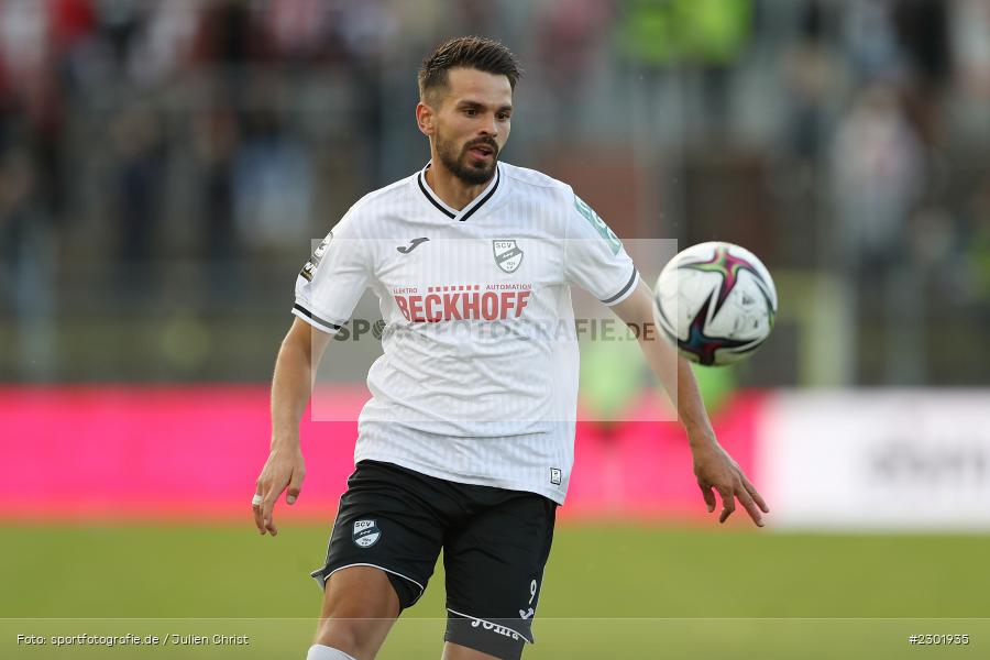 Kasim Rabihic, FLYERALARM Arena, Würzburg, 02.08.2021, DFB, sport, action, Fussball, Deutschland, August 2021, 3. Liga, Saison 2021/2022, SCV, FWK, SC Verl, FC Würzburger Kickers - Bild-ID: 2301935