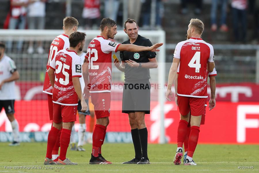Mitja Stegemann, FLYERALARM Arena, Würzburg, 02.08.2021, DFB, sport, action, Fussball, Deutschland, August 2021, 3. Liga, Saison 2021/2022, SCV, FWK, SC Verl, FC Würzburger Kickers - Bild-ID: 2301945