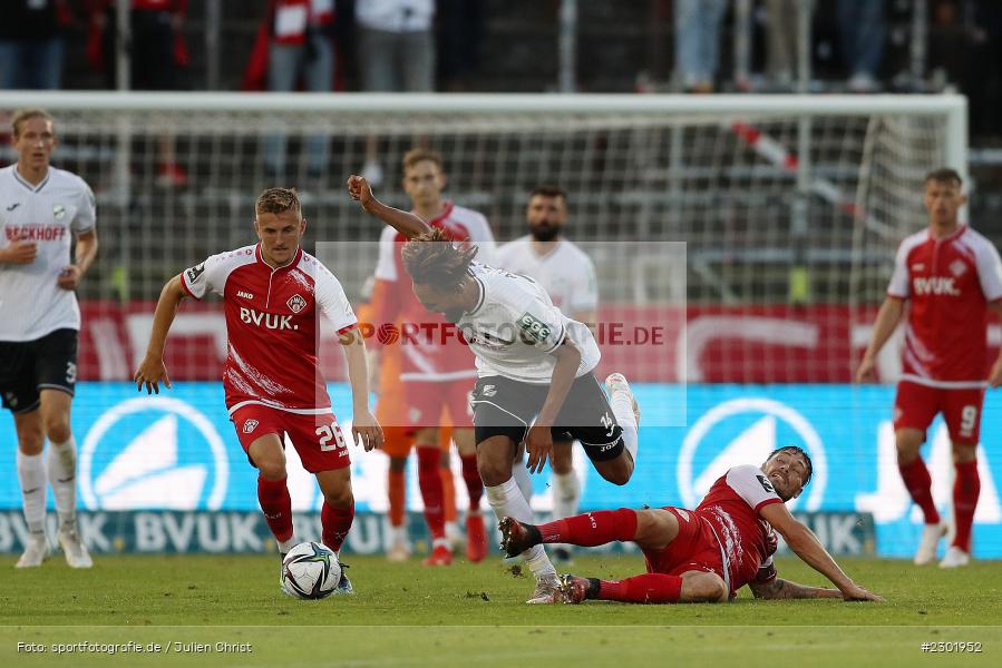 Alexander Lungwitz, Christian Strohdiek, Cyrill Elija Akono, FLYERALARM Arena, Würzburg, 02.08.2021, DFB, sport, action, Fussball, Deutschland, August 2021, 3. Liga, Saison 2021/2022, SCV, FWK, SC Verl, FC Würzburger Kickers - Bild-ID: 2301952