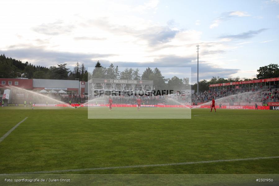 Rasensprenger, Innenraum, Stadion, FLYERALARM Arena, Würzburg, 02.08.2021, DFB, sport, action, Fussball, Deutschland, August 2021, 3. Liga, Saison 2021/2022, SCV, FWK, SC Verl, FC Würzburger Kickers - Bild-ID: 2301956