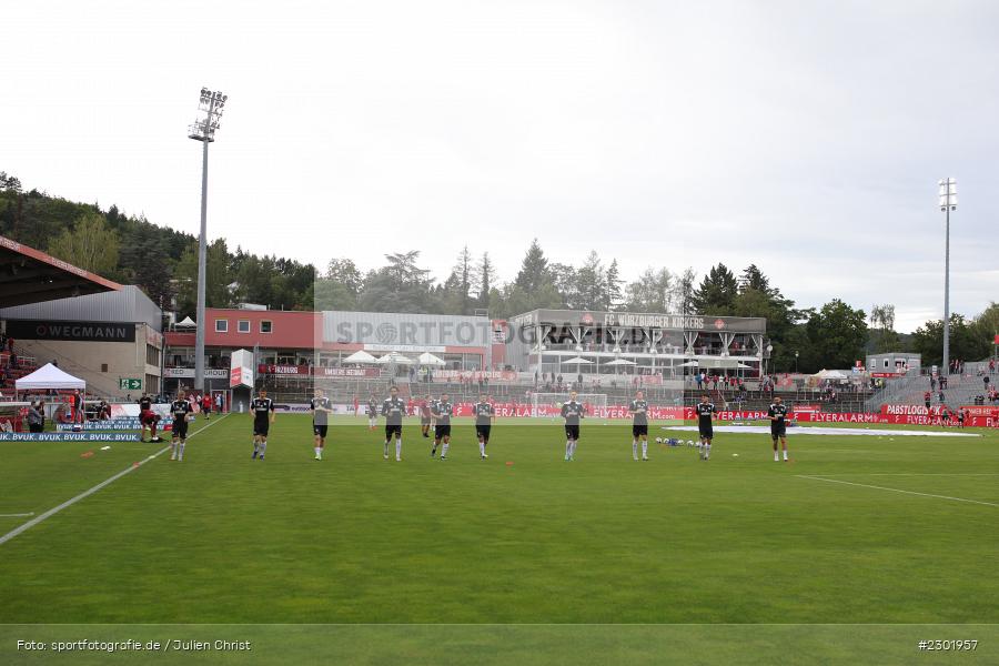 Aufwärmen, FLYERALARM Arena, Würzburg, 02.08.2021, DFB, sport, action, Fussball, Deutschland, August 2021, 3. Liga, Saison 2021/2022, SCV, FWK, SC Verl, FC Würzburger Kickers - Bild-ID: 2301957
