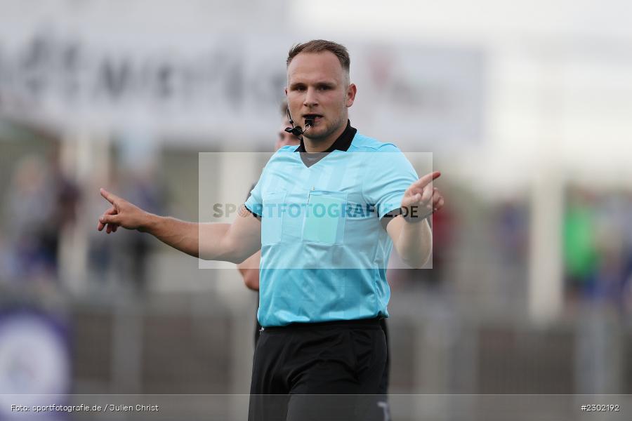 Schiedsrichter, Christopher Knauer, Stadion am Schönbusch, Aschaffenburg, 06.08.2021, BFV, sport, action, Fussball, Deutschland, August 2021, Regionalliga Bayern, Saison 2021/2022, SVW, SVA01, SV Wacker Burghausen, SV Viktoria Aschaffenburg - Bild-ID: 2302192 Schiedsrichter, Christopher Knauer, Stadion am Schönbusch, Aschaffenburg, 06.08.2021, BFV, sport, action, Fussball, Deutschland, August 2021, Regionalliga Bayern, Saison 2021/2022, SVW, SVA01, SV Wacker Burghausen, SV Viktoria Aschaffenburg - Bild-ID: 2302192