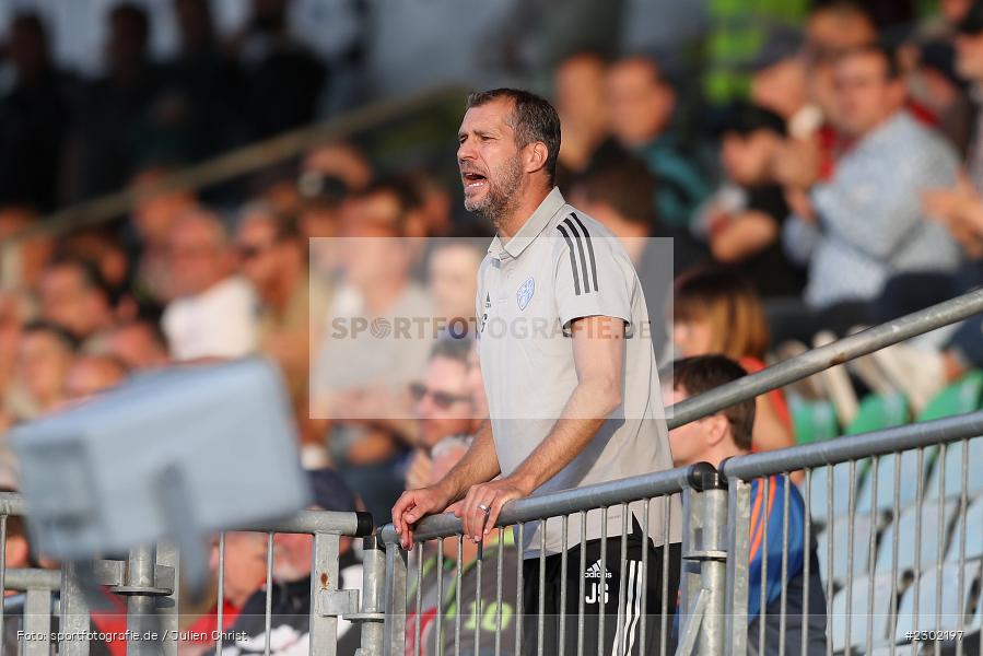 Hände, Arme, gestikuliert, Tribüne, Jochen Seitz, Stadion am Schönbusch, Aschaffenburg, 06.08.2021, BFV, sport, action, Fussball, Deutschland, August 2021, Regionalliga Bayern, Saison 2021/2022, SVW, SVA01, SV Wacker Burghausen, SV Viktoria Aschaffenburg - Bild-ID: 2302197
