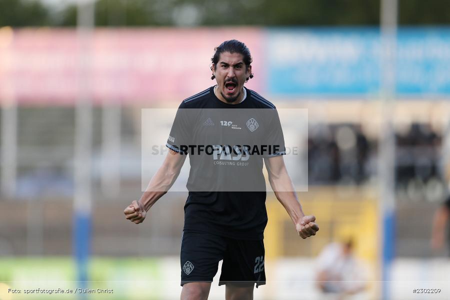 Emotionen, Sieg, Jubel, Hamza Boutakhrit, Stadion am Schönbusch, Aschaffenburg, 06.08.2021, BFV, sport, action, Fussball, Deutschland, August 2021, Regionalliga Bayern, Saison 2021/2022, SVW, SVA01, SV Wacker Burghausen, SV Viktoria Aschaffenburg - Bild-ID: 2302209