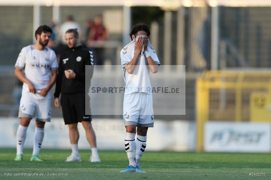Enttäuscht, Ryosuke Kikuchi, Stadion am Schönbusch, Aschaffenburg, 06.08.2021, BFV, sport, action, Fussball, Deutschland, August 2021, Regionalliga Bayern, Saison 2021/2022, SVW, SVA01, SV Wacker Burghausen, SV Viktoria Aschaffenburg - Bild-ID: 2302212