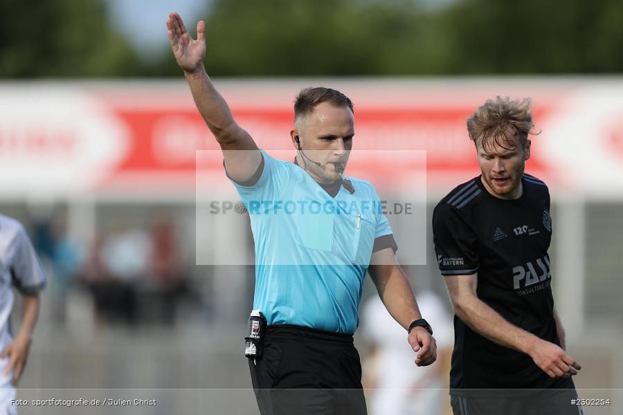 Schiedsrichter, Christopher Knauer, Stadion am Schönbusch, Aschaffenburg, 06.08.2021, BFV, sport, action, Fussball, Deutschland, August 2021, Regionalliga Bayern, Saison 2021/2022, SVW, SVA01, SV Wacker Burghausen, SV Viktoria Aschaffenburg - Bild-ID: 2302254 Schiedsrichter, Christopher Knauer, Stadion am Schönbusch, Aschaffenburg, 06.08.2021, BFV, sport, action, Fussball, Deutschland, August 2021, Regionalliga Bayern, Saison 2021/2022, SVW, SVA01, SV Wacker Burghausen, SV Viktoria Aschaffenburg - Bild-ID: 2302254