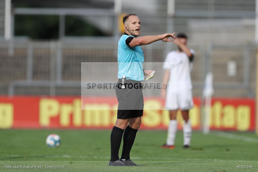 Hände, Arme, gestikuliert, Schiedsrichter, Christopher Knauer, Stadion am Schönbusch, Aschaffenburg, 06.08.2021, BFV, sport, action, Fussball, Deutschland, August 2021, Regionalliga Bayern, Saison 2021/2022, SVW, SVA01, SV Wacker Burghausen, SV Viktoria Aschaffenburg - Bild-ID: 2302269 Hände, Arme, gestikuliert, Schiedsrichter, Christopher Knauer, Stadion am Schönbusch, Aschaffenburg, 06.08.2021, BFV, sport, action, Fussball, Deutschland, August 2021, Regionalliga Bayern, Saison 2021/2022, SVW, SVA01, SV Wacker Burghausen, SV Viktoria Aschaffenburg - Bild-ID: 2302269