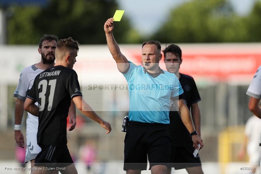 Gelbe Karte, Christopher Knauer, Stadion am Schönbusch, Aschaffenburg, 06.08.2021, BFV, sport, action, Fussball, Deutschland, August 2021, Regionalliga Bayern, Saison 2021/2022, SVW, SVA01, SV Wacker Burghausen, SV Viktoria Aschaffenburg - Bild-ID: 2302291
