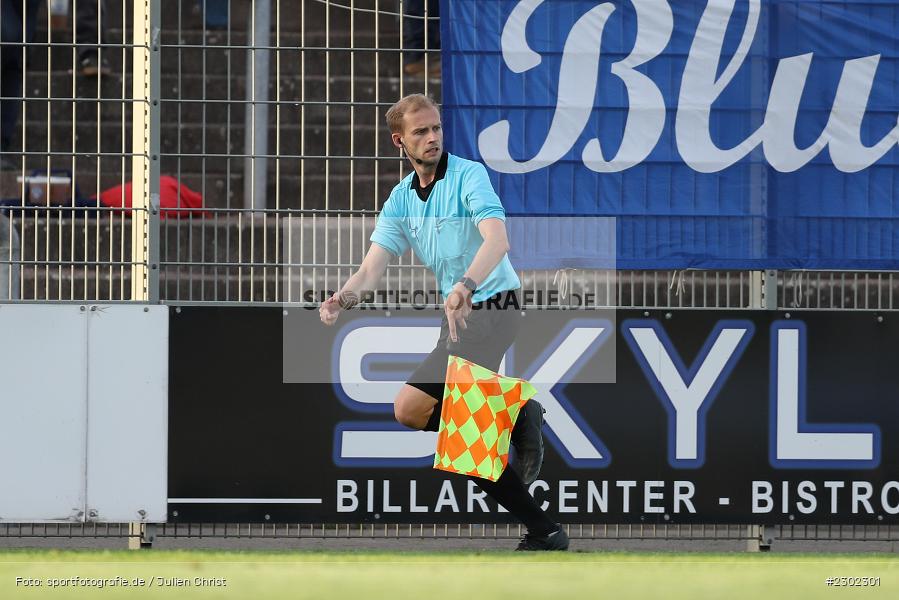 Assistent, Schiedsrichter, Marcel Bargel, Stadion am Schönbusch, Aschaffenburg, 06.08.2021, BFV, sport, action, Fussball, Deutschland, August 2021, Regionalliga Bayern, Saison 2021/2022, SVW, SVA01, SV Wacker Burghausen, SV Viktoria Aschaffenburg - Bild-ID: 2302301