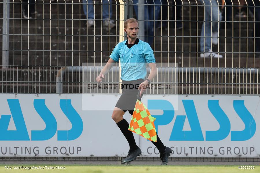 Assistent, Schiedsrichter, Marcel Bargel, Stadion am Schönbusch, Aschaffenburg, 06.08.2021, BFV, sport, action, Fussball, Deutschland, August 2021, Regionalliga Bayern, Saison 2021/2022, SVW, SVA01, SV Wacker Burghausen, SV Viktoria Aschaffenburg - Bild-ID: 2302302