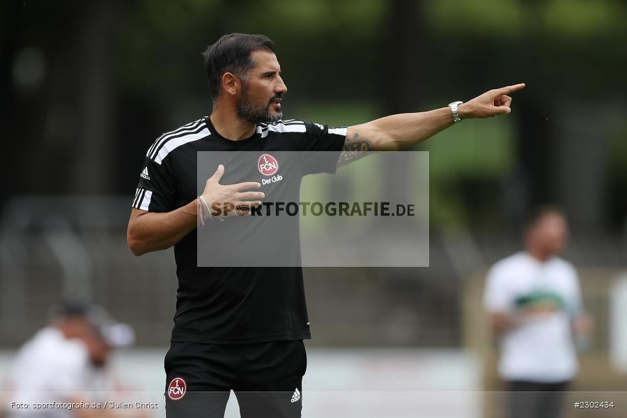 Hände, Arme, gestikuliert, Trainer, Cristian Fiel, Willy-Sachs-Stadion, Schweinfurt, 07.08.2021, BFV, sport, action, Fussball, Deutschland, August 2021, Regionalliga Bayern, Saison 2021/2022, FCN, FC05, 1. FC Nürnberg II, 1. FC Schweinfurt 05 - Bild-ID: 2302434 Hände, Arme, gestikuliert, Trainer, Cristian Fiel, Willy-Sachs-Stadion, Schweinfurt, 07.08.2021, BFV, sport, action, Fussball, Deutschland, August 2021, Regionalliga Bayern, Saison 2021/2022, FCN, FC05, 1. FC Nürnberg II, 1. FC Schweinfurt 05 - Bild-ID: 2302434