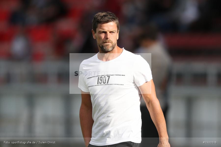 Trainer, Torsten Ziegner, FLYERALARM-Arena, Würzburg, 08.08.2021, DFB, sport, action, Fussball, Deutschland, August 2021, Runde 1, DFB-Pokal, Saison 2021/2022, SCF, FWK, SC Freiburg, FC Würzburger Kickers - Bild-ID: 2302518