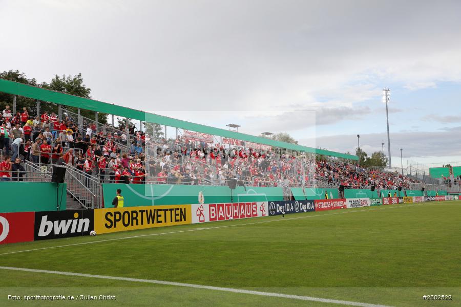 Fans, Tribüne, Innenraum, FLYERALARM-Arena, Würzburg, 08.08.2021, DFB, sport, action, Fussball, Deutschland, August 2021, Runde 1, DFB-Pokal, Saison 2021/2022, SCF, FWK, SC Freiburg, FC Würzburger Kickers - Bild-ID: 2302522