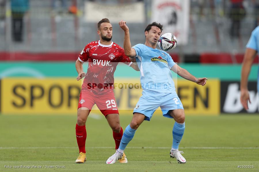 David Kopacz, Nicolas Höfler, FLYERALARM-Arena, Würzburg, 08.08.2021, DFB, sport, action, Fussball, Deutschland, August 2021, Runde 1, DFB-Pokal, Saison 2021/2022, SCF, FWK, SC Freiburg, FC Würzburger Kickers - Bild-ID: 2302523
