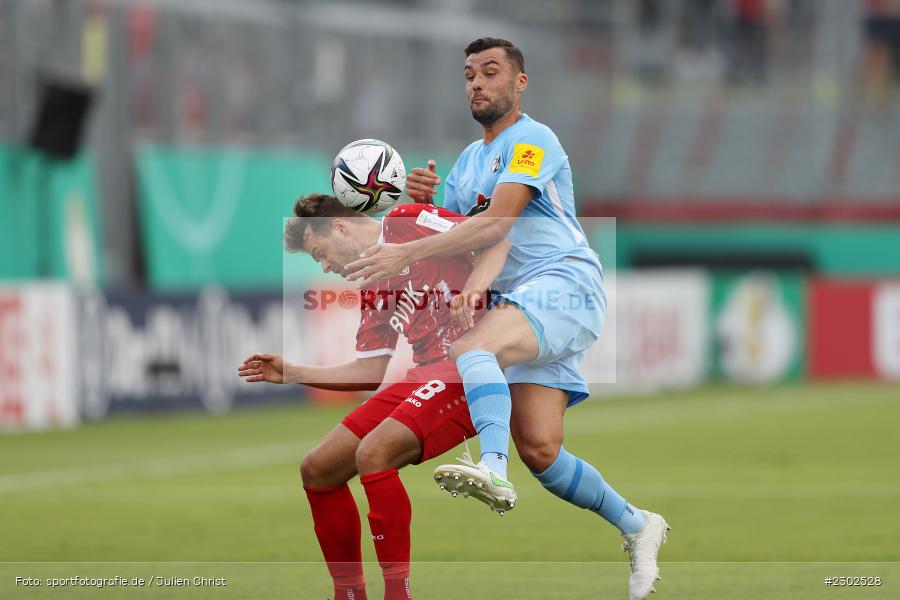 Robert Herrmann, FLYERALARM-Arena, Würzburg, 08.08.2021, DFB, sport, action, Fussball, Deutschland, August 2021, Runde 1, DFB-Pokal, Saison 2021/2022, SCF, FWK, SC Freiburg, FC Würzburger Kickers - Bild-ID: 2302528