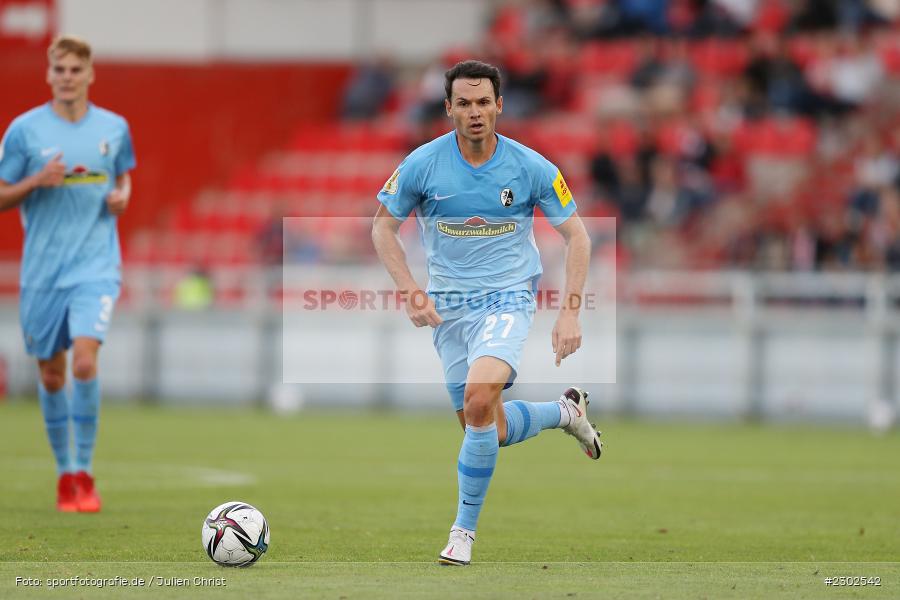 Nicolas Höfler, FLYERALARM-Arena, Würzburg, 08.08.2021, DFB, sport, action, Fussball, Deutschland, August 2021, Runde 1, DFB-Pokal, Saison 2021/2022, SCF, FWK, SC Freiburg, FC Würzburger Kickers - Bild-ID: 2302542