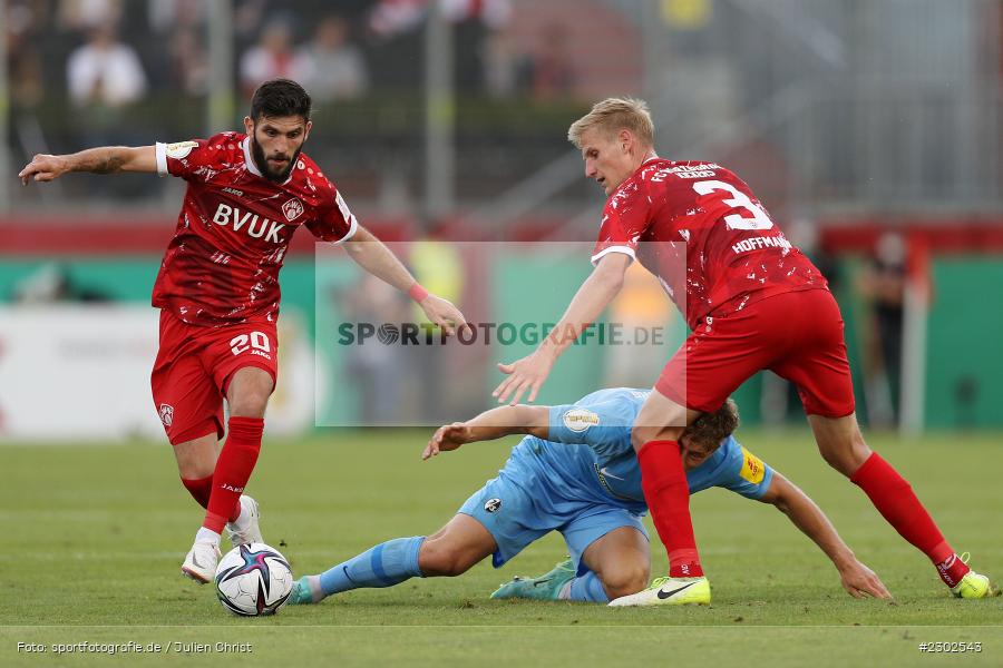 Fanol Perdedaj, FLYERALARM-Arena, Würzburg, 08.08.2021, DFB, sport, action, Fussball, Deutschland, August 2021, Runde 1, DFB-Pokal, Saison 2021/2022, SCF, FWK, SC Freiburg, FC Würzburger Kickers - Bild-ID: 2302543