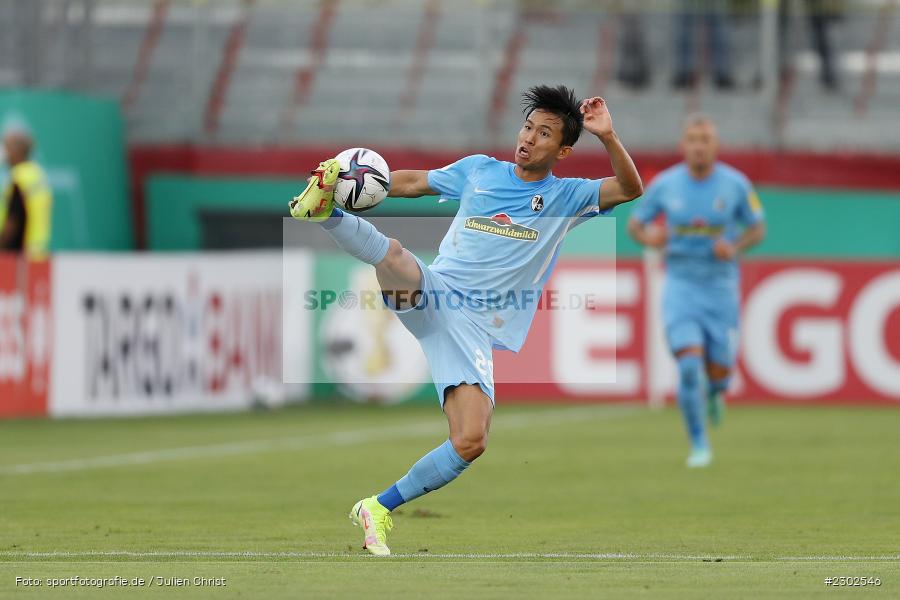 Wooyeong Jeong, FLYERALARM-Arena, Würzburg, 08.08.2021, DFB, sport, action, Fussball, Deutschland, August 2021, Runde 1, DFB-Pokal, Saison 2021/2022, SCF, FWK, SC Freiburg, FC Würzburger Kickers - Bild-ID: 2302546