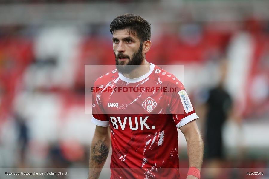 Fanol Perdedaj, FLYERALARM-Arena, Würzburg, 08.08.2021, DFB, sport, action, Fussball, Deutschland, August 2021, Runde 1, DFB-Pokal, Saison 2021/2022, SCF, FWK, SC Freiburg, FC Würzburger Kickers - Bild-ID: 2302548