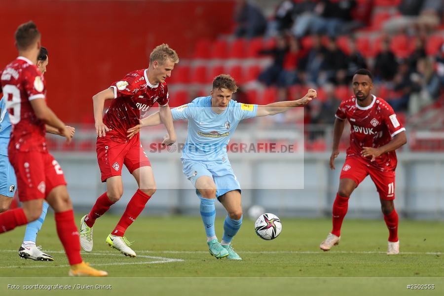 Niklas Hoffmann, FLYERALARM-Arena, Würzburg, 08.08.2021, DFB, sport, action, Fussball, Deutschland, August 2021, Runde 1, DFB-Pokal, Saison 2021/2022, SCF, FWK, SC Freiburg, FC Würzburger Kickers - Bild-ID: 2302553