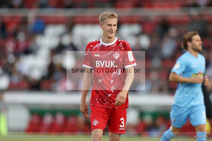 Niklas Hoffmann, FLYERALARM-Arena, Würzburg, 08.08.2021, DFB, sport, action, Fussball, Deutschland, August 2021, Runde 1, DFB-Pokal, Saison 2021/2022, SCF, FWK, SC Freiburg, FC Würzburger Kickers - Bild-ID: 2302554