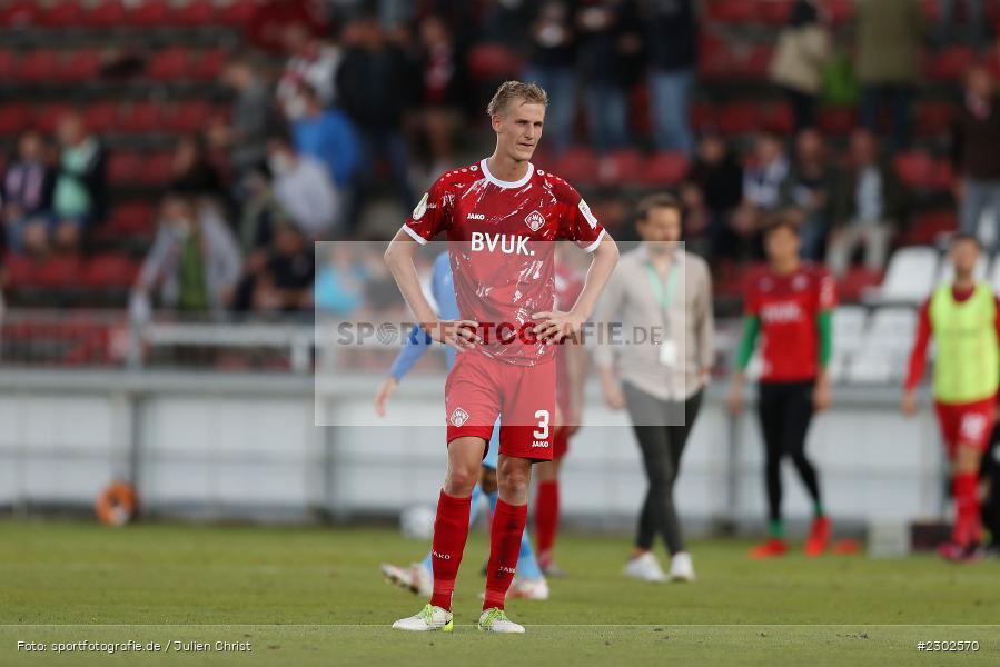 Enttäuscht, Niklas Hoffmann, FLYERALARM-Arena, Würzburg, 08.08.2021, DFB, sport, action, Fussball, Deutschland, August 2021, Runde 1, DFB-Pokal, Saison 2021/2022, SCF, FWK, SC Freiburg, FC Würzburger Kickers - Bild-ID: 2302570