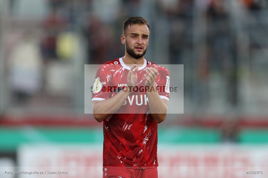 Enttäuscht, David Kopacz, FLYERALARM-Arena, Würzburg, 08.08.2021, DFB, sport, action, Fussball, Deutschland, August 2021, Runde 1, DFB-Pokal, Saison 2021/2022, SCF, FWK, SC Freiburg, FC Würzburger Kickers - Bild-ID: 2302573