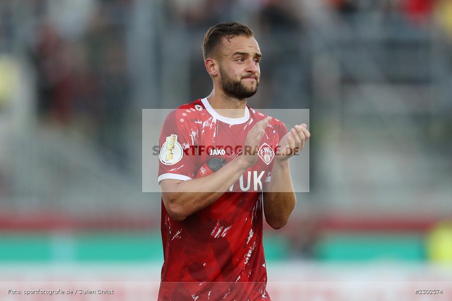 Enttäuscht, David Kopacz, FLYERALARM-Arena, Würzburg, 08.08.2021, DFB, sport, action, Fussball, Deutschland, August 2021, Runde 1, DFB-Pokal, Saison 2021/2022, SCF, FWK, SC Freiburg, FC Würzburger Kickers - Bild-ID: 2302574