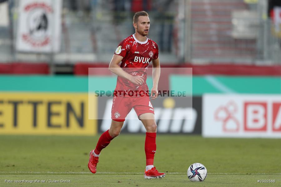 Lars Dietz, FLYERALARM-Arena, Würzburg, 08.08.2021, DFB, sport, action, Fussball, Deutschland, August 2021, Runde 1, DFB-Pokal, Saison 2021/2022, SCF, FWK, SC Freiburg, FC Würzburger Kickers - Bild-ID: 2302588